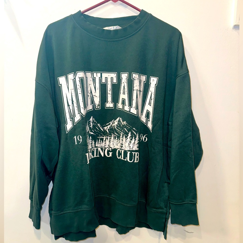Dark green oversized sweater. Long sleeve.